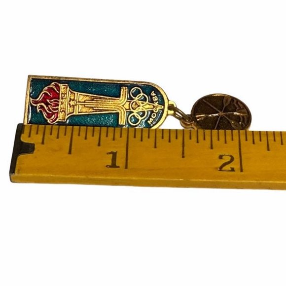 VTG 1980 Moscow Olympic Torch Pin - Picture 3 of 4